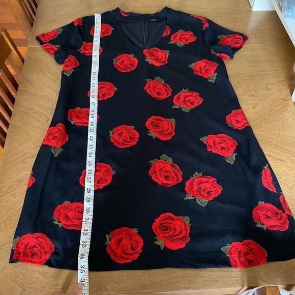 Sanctuary Red & Black Rose Print Madeline Tunic Dress Size Large - Picture 9 of 9
